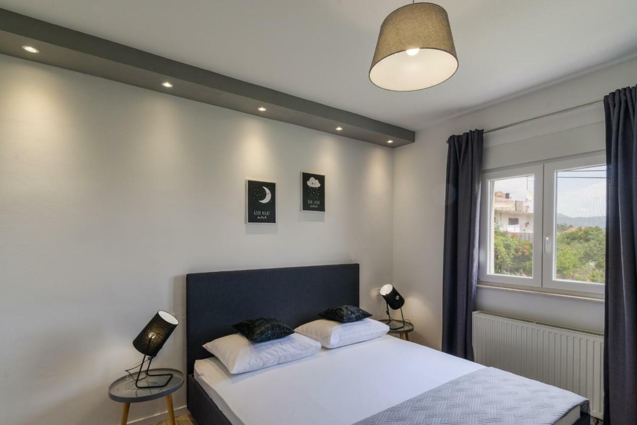 Villa Apartment Aa 2 Trogir Buitenkant foto